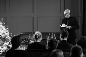 Read more about the article How do I choose a caring funeral director locally?